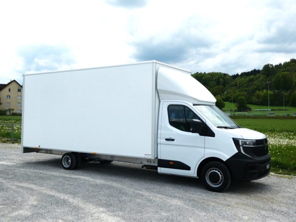 Renault Master Vorführnutzfahrzeug in der Seitenansicht mit neuer Baldinger Classic Box