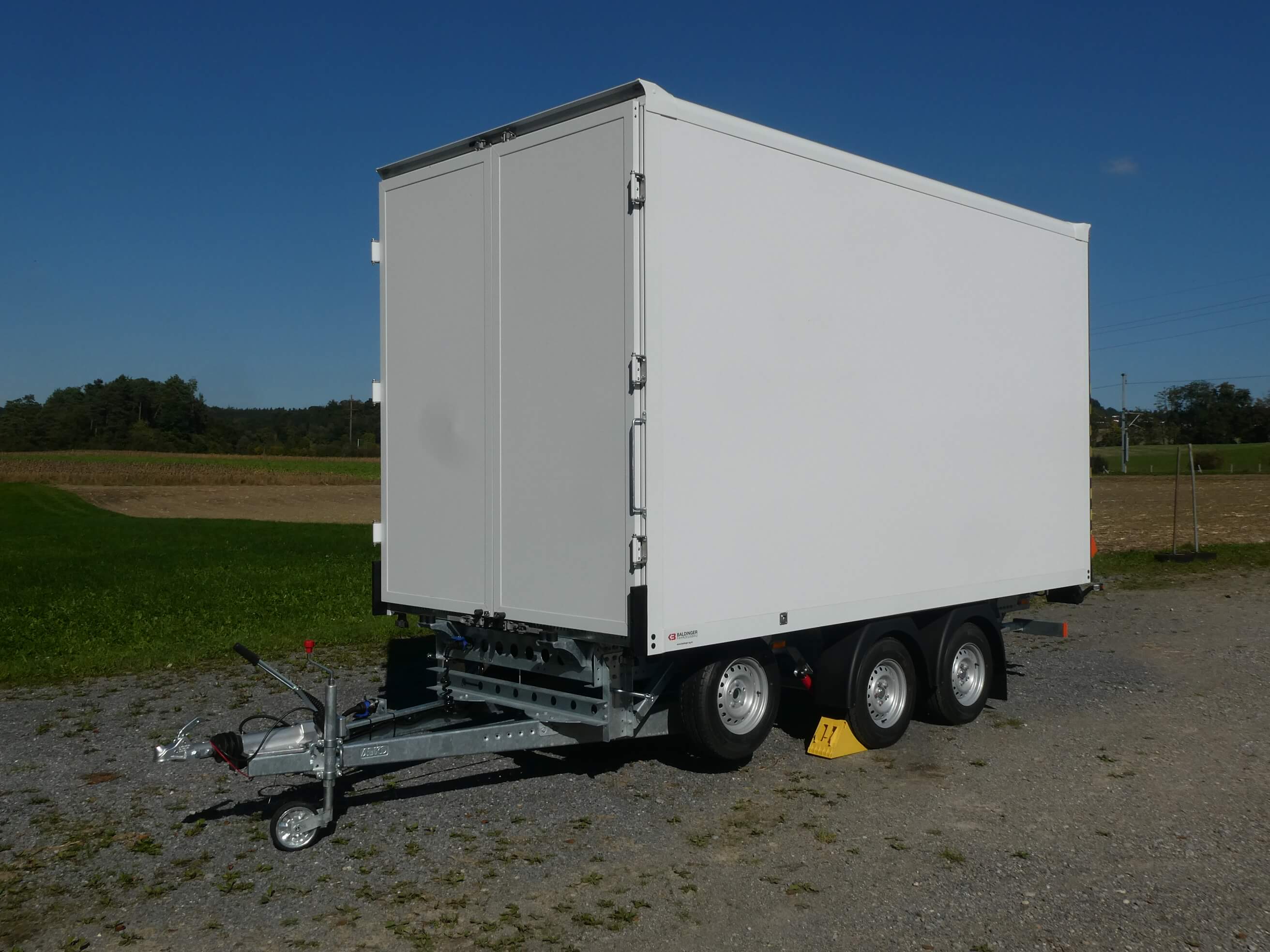 Neuer Baldinger Serien Box Trailer geschlossen