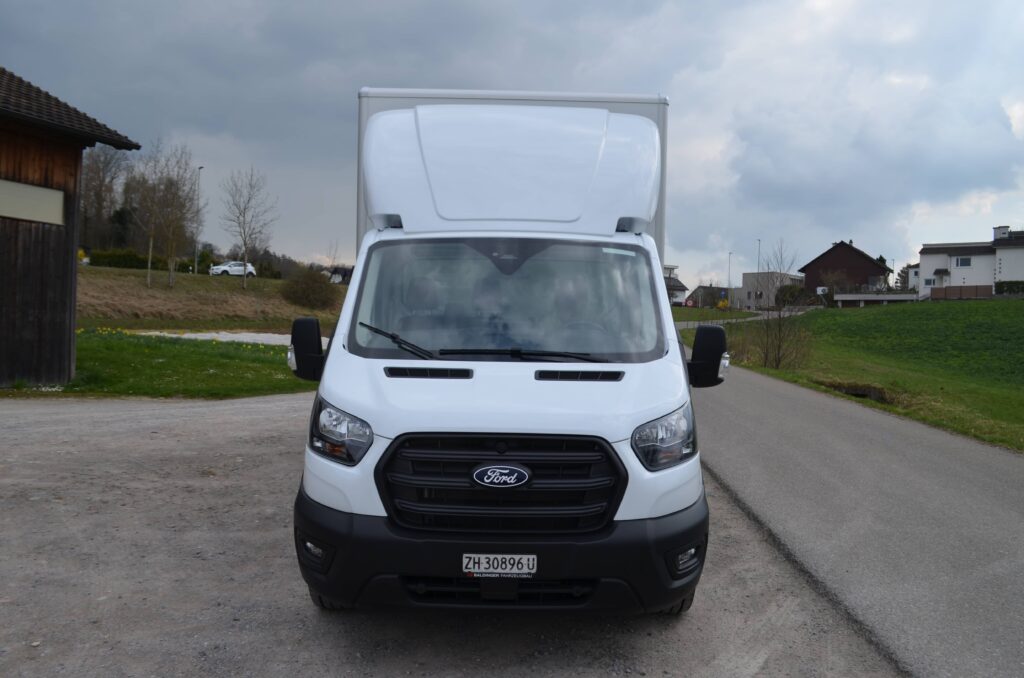 Ford Transit weiss von vorne