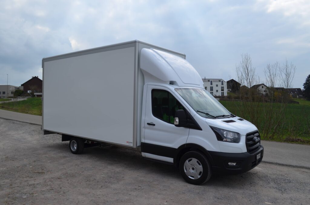 Ford Transit weiss seitliche Ansicht