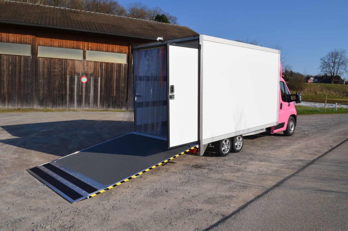Transporter mit Mehrkammer Kühlsystem
