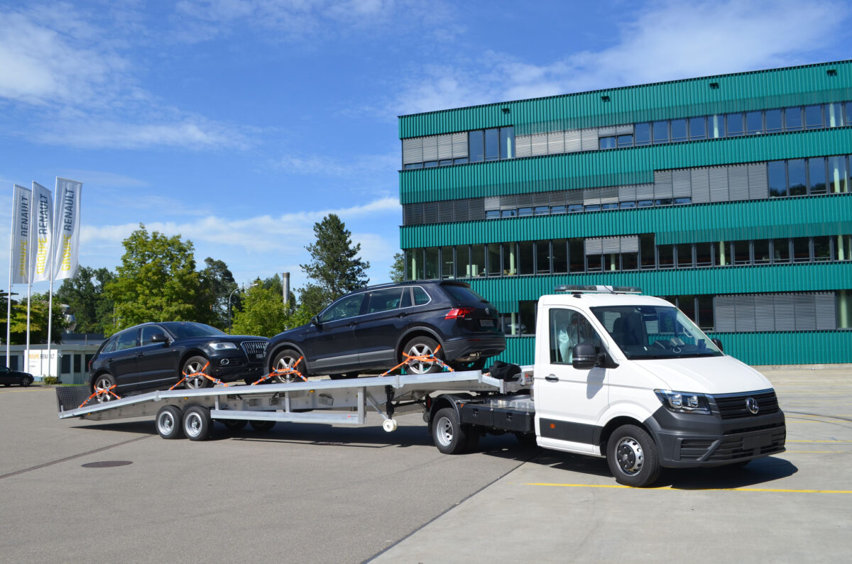 Véhicules spéciaux de transport de voitures de Baldinger Fahrzeugbau.