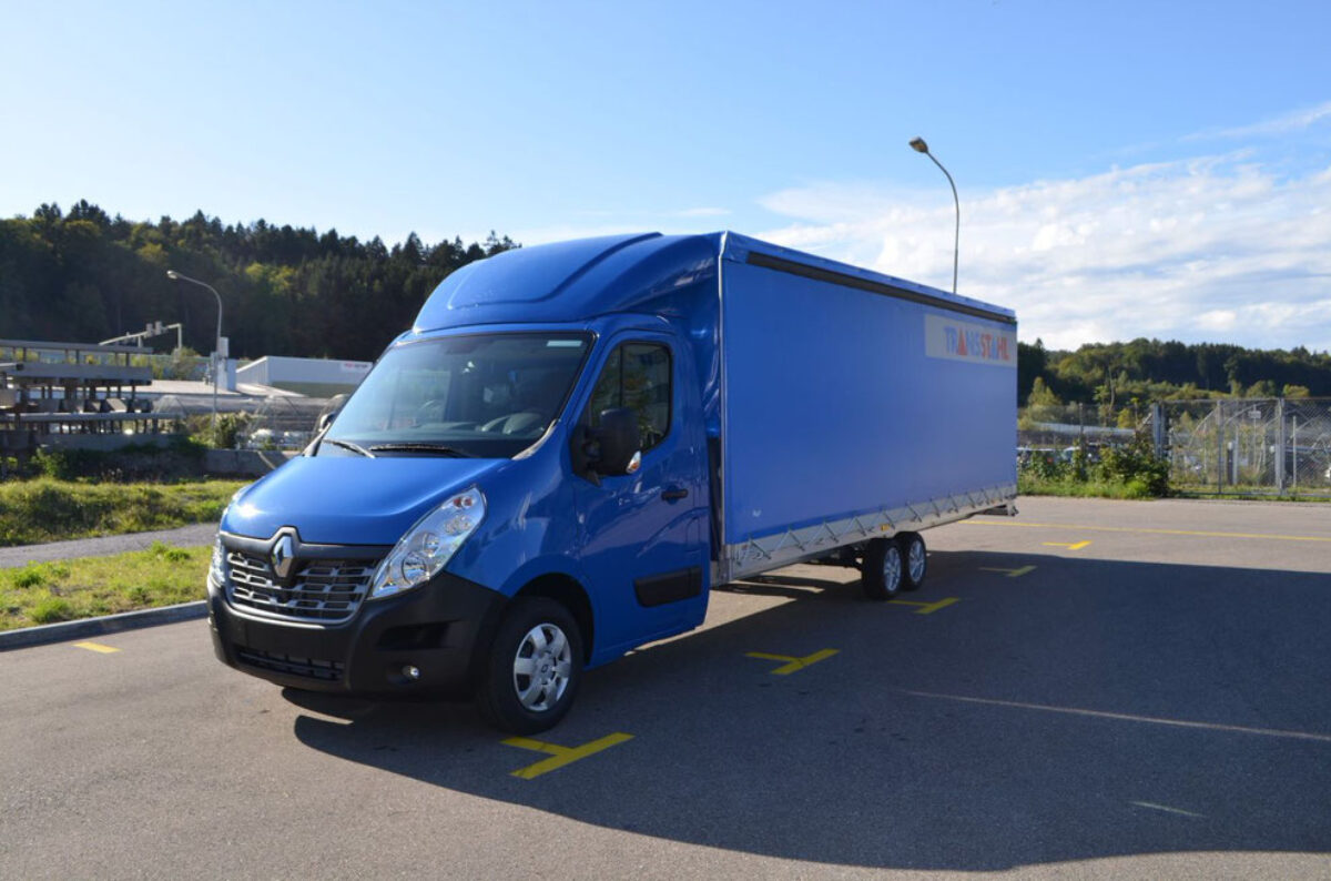 Renault Master blau der Transstahl AG mit Baldinger Aufbau für Langgut-Logistik
