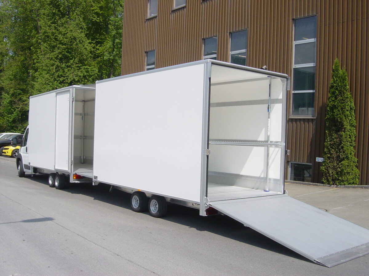Transportgut kann direkt ins Fahrzeug über z.B. Hebebühne, oder Rampe mit Federwelle verladen werden