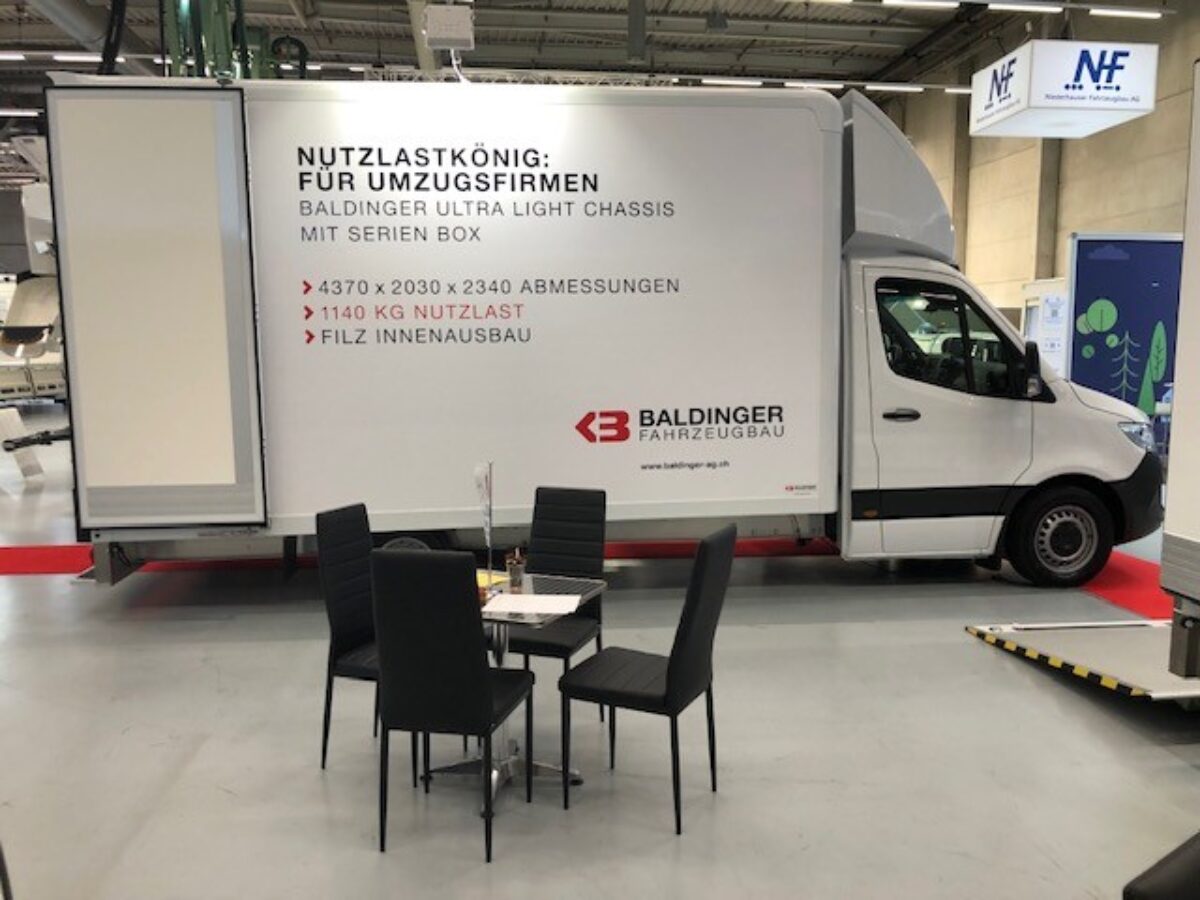 Seitenansicht des Nutzlastkönig für Umzugsfirmen Baldinger Ultra Light Chassis mit Serien Box